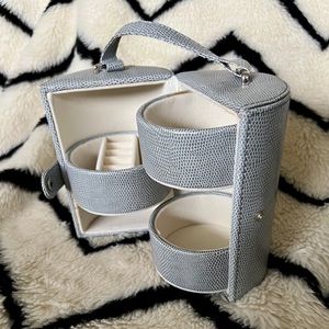 Jewelry organizer • storage case w/handle ‼️Price Reflects Condition ‼️